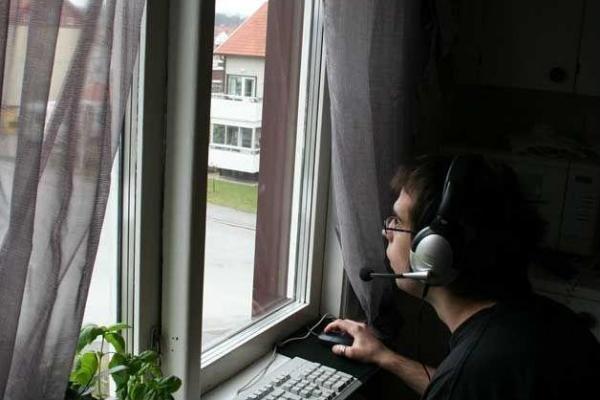 Wenn kein Internet da ist einfach aus dem Windows Fenster schauen Freizeit mit Freude: Entspannung, pur Der Tag, an dem das Internet verschwand - Ein humorvoller Blick auf das Offline-Dasein Beschweren, Freizeit, Internet, Komische Begebenheiten des Lebens, Langeweile | Die Kirche des heiligen Al Bundy 18. April 2023 1