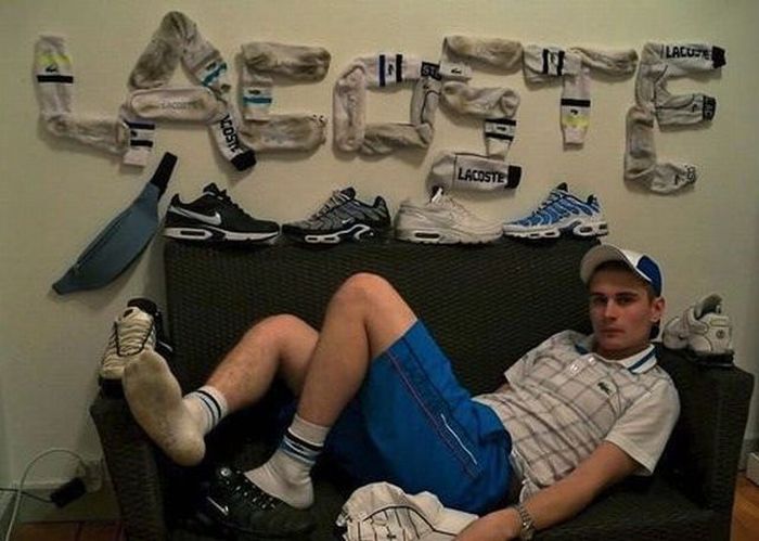 Socken die in der Waschmaschine verschwinden humorvolle Bilder%20(2) Heitere Haushaltsmomente mit einem Augenzwinkern Wie viele Socken verschwinden wirklich in der Waschmaschine? Haushalt, Humorvolle Alltagsgeschichten, Pflichten, Wäsche waschen | Die Kirche des heiligen Al Bundy 23. Mai 2023 7