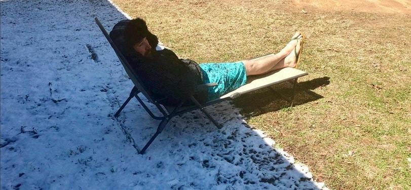 Wechselhaftes Wetter - Sonne und Schnee - Spaßbilder Menschen Wechselhaftes Wetter - Sonne und Schnee - Spaßbilder Menschen