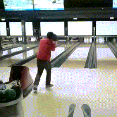 Bowling: Eine Odyssee von verschwitzten Schuhen, verlorenen Hoffnungen und fliegenden Kugeln Entspannung, Freizeit, Hobby, Komische Begebenheiten des Lebens, Öffentlichkeit, Sport | Die Kirche des heiligen Al Bundy 2. April 2023 1