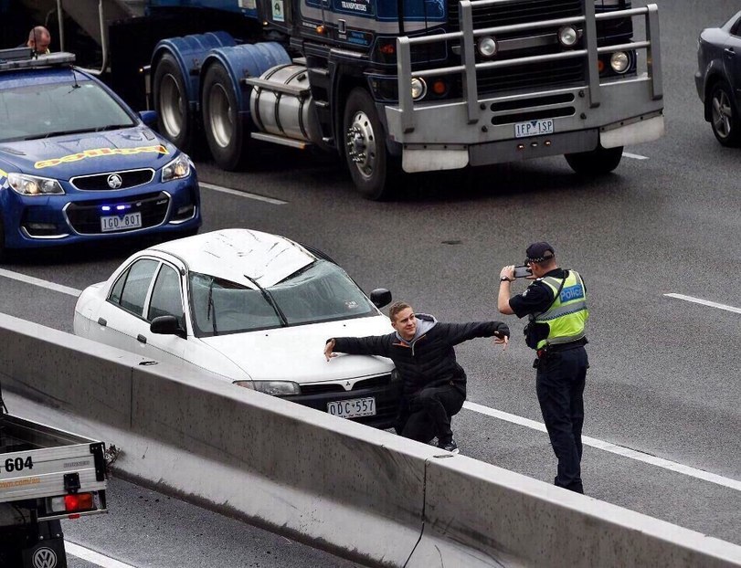 Verkehrskomödien im Alltag: Die lustigsten und absurdesten Situationen auf der Straße Auto, Komische Begebenheiten des Lebens, Lustiges | Die Kirche des heiligen Al Bundy 22. Juli 2023 8