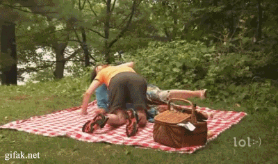 Skurrile Picknick Fotos zum lachen%20(2) Freizeit mit Freude: Entspannung, pur Warum ich Picknicks hasse und trotzdem jedes Jahr eins plane Familie, Freizeit, Humorvolle Alltagsgeschichten, Natur, Öffentlichkeit | Die Kirche des heiligen Al Bundy 1. August 2024 16