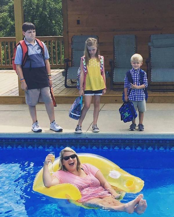 Parodie auf Mamablogs lustiges Babys mit Mami%20(3) Komische Familienabenteuer und schräge Verwandtschaft Mamablog: Weil die Welt unbedingt mehr von deinen Windel-Weisheiten braucht Familie, Frau, Internet, Komische Begebenheiten des Lebens | Die Kirche des heiligen Al Bundy 14. Mai 2024 15