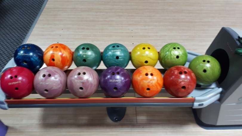 Bowling: Eine Odyssee von verschwitzten Schuhen, verlorenen Hoffnungen und fliegenden Kugeln Entspannung, Freizeit, Hobby, Komische Begebenheiten des Lebens, Öffentlichkeit, Sport | Die Kirche des heiligen Al Bundy 2. April 2023 2