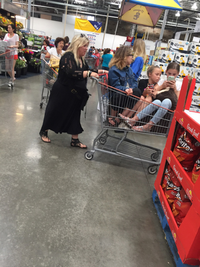 Wie ich meinen inneren Frieden fand... beim Warten in der Supermarktschlange! Beschweren, Einkaufen, Humorvolle Alltagsgeschichten, Lustiges über das Leben | Die Kirche des heiligen Al Bundy 2. August 2023 3