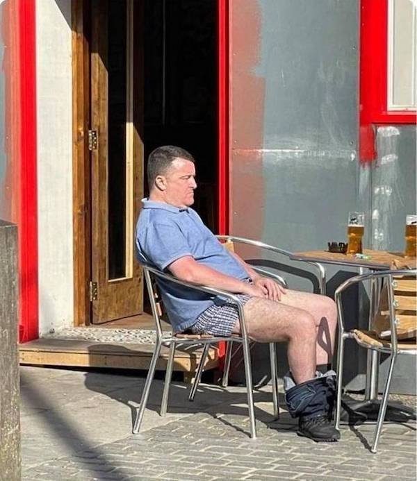 Barkeeper: Alkoholverteiler & Tröster für die versoffene Kundschaft Alkohol, Beruf, Humorvolle Alltagsgeschichten | Die Kirche des heiligen Al Bundy 7. April 2024 8
