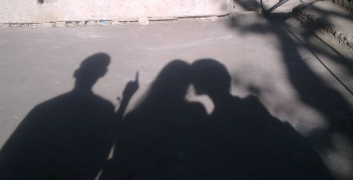 Leute mit der perfekten Beziehung nerven. Foto von Personen Schatten