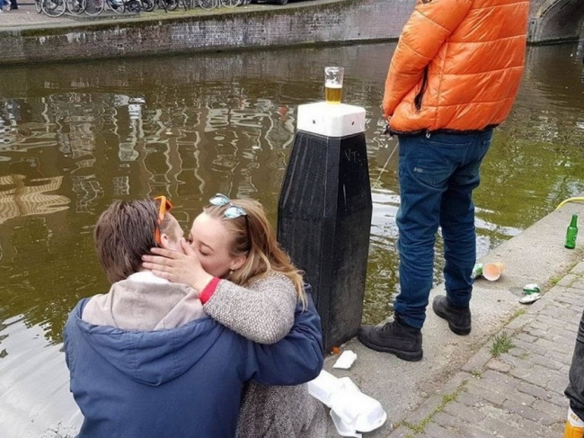 Lustige Intime Beziehungs Momente Langzeitpaare%20(1) Ehechaos und Beziehungsspaß - Amüsante Liebeserlebnisse Jede gute Beziehung beginnt mit einem Pups, der ignoriert wird Beziehung, Ehe, Komische Begebenheiten des Lebens, Tipps | Die Kirche des heiligen Al Bundy 3. Januar 2025 2