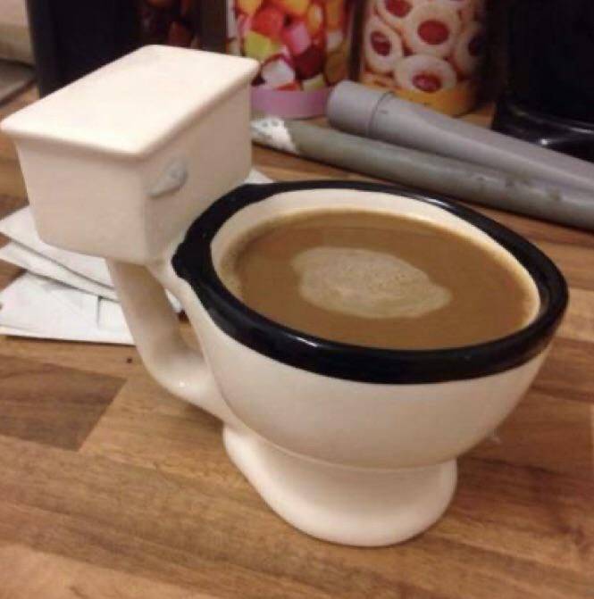 Wenn der Kaffee bitter schmeckt: Der Fluch des verzweifelten Morgenmuffels Kaffee, Komische Begebenheiten des Lebens, Müdigkeit | Die Kirche des heiligen Al Bundy 25. September 2023 9