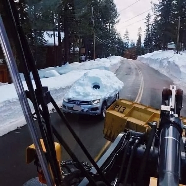 Winter Sonntagsfahrer war zu faul die Windschutzscheibe frei zu kratzen Freizeit mit Freude: Entspannung, pur Heiliger Al Bundy, bitte beschütze uns vor Schnarchnasen und Sonntagsfahrern! Alltag, Alltagsgott, Ausflug, Auto, Komische Begebenheiten des Lebens | Die Kirche des heiligen Al Bundy 1. Mai 2023 4