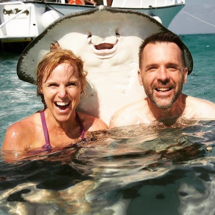 Falsches Lachen und Grinsen witzig%20(2) Lach dich schlapp: Lustige Bilder für den Spaßfaktor Grinsen bis die Zähne knirschen: Eine satirische Foto-Story über das Lächeln als Fassade Alltag, Komische Begebenheiten des Lebens, Lustige Menschen, Wissen zum lachen | Die Kirche des heiligen Al Bundy 2. Februar 2024 14