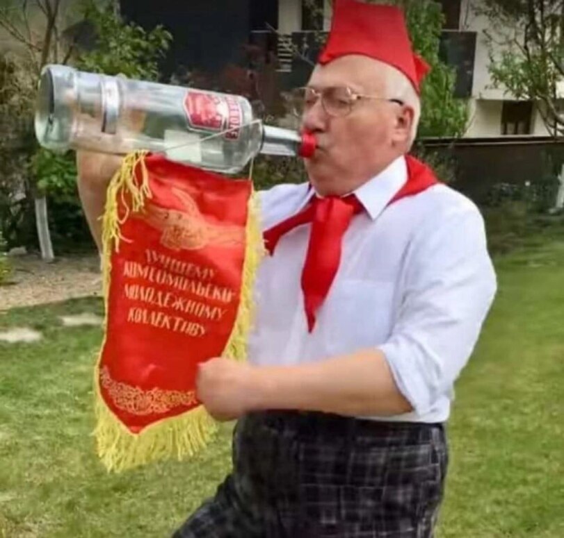 Schnaps: Opa´s Antwort auf alle Probleme des Lebens Alkohol, Alt werden, Besoffene Geschichte, Familie, Komische Begebenheiten des Lebens | Die Kirche des heiligen Al Bundy 30. Januar 2024 2