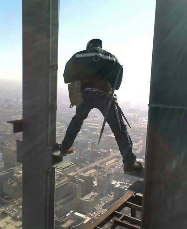 Arbeiten auf einer Baustelle - Der surreale Zirkus des Bauspektakels Arbeit, Lustige Menschen, Lustiges | Die Kirche des heiligen Al Bundy 14. April 2023 4