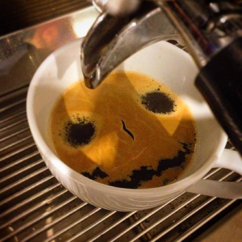 Wenn der Kaffee bitter schmeckt: Der Fluch des verzweifelten Morgenmuffels Kaffee, Komische Begebenheiten des Lebens, Müdigkeit | Die Kirche des heiligen Al Bundy 25. September 2023 7