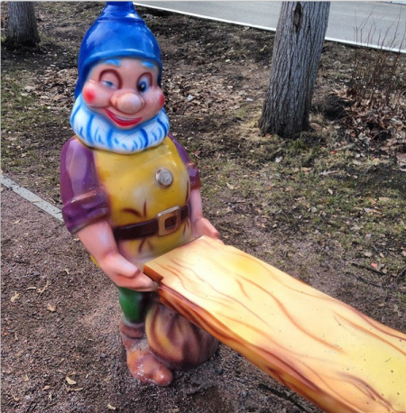 Humorvolle Gartenzwerge in albernen Posen%20(1) Lach dich schlapp: Lustige Bilder für den Spaßfaktor Die heimtückischen Streiche der Gartenzwerge und ihre nächtlichen Eskapaden Beschweren, Enthüllung, Garten, Lustige Bilder | Die Kirche des heiligen Al Bundy 3. Dezember 2023 5