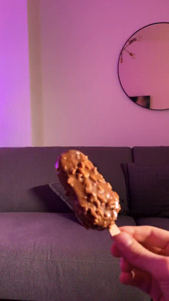 Freundin mit grossem Mund isst Schoko Eis Wissenswertes mit Witz und Humor Essen ohne Sauerei - Wie man isst, ohne sich überall zu bekleckern Kochen, Komische Begebenheiten des Lebens, Lustige Menschen, Tipps | Die Kirche des heiligen Al Bundy 8. Mai 2023 10