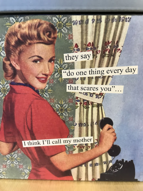 Vintage Frauen am Telefon: Das lustige Chatterbox-Stereotyp der Vergangenheit Frau | Die Kirche des heiligen Al Bundy 1. November 2023 4