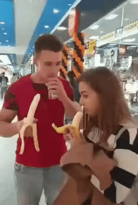 Doppeldeutige Bananen Humor Bilder%20(2) Wissenswertes mit Witz und Humor Warum ist die Banane krumm? - Die witzige Antwort über unser doppeldeutiges Verlangen Komische Begebenheiten des Lebens, Wissen zum lachen | Die Kirche des heiligen Al Bundy 3. August 2023 3