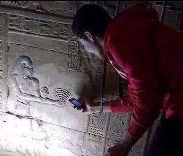 Sarkophag-Satire: Ein humorvoller Streifzug durch das alte Ägypten Komische Begebenheiten des Lebens, Vergangenheit, Wissen zum lachen | Die Kirche des heiligen Al Bundy 21. April 2023 2