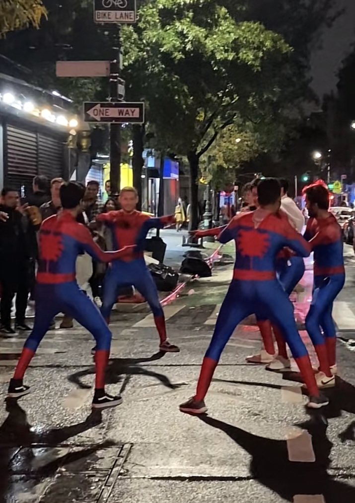 Superheld sein für Dummies - Wie man im Pyjama die Welt rettet und dabei gut aussieht! Komische Begebenheiten des Lebens, Lustiges, Ratschlag | Die Kirche des heiligen Al Bundy 3. Juli 2023 6