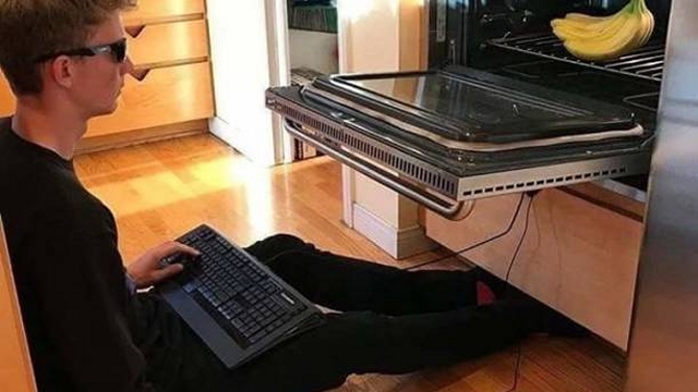Digital Detox Dilemmas: Mein komisches Leben abseits der Likes Alltag, Entspannung, Humorvolle Alltagsgeschichten, Internet | Die Kirche des heiligen Al Bundy 14. November 2023 3