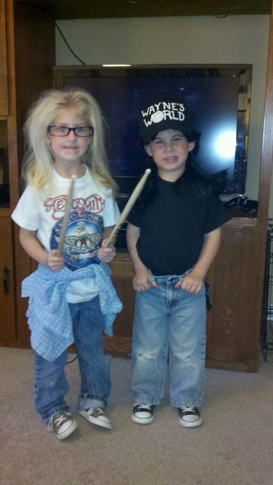 Witzige Hard Rock Kinderkleidung Wayne's World Komische Familienabenteuer und schräge Verwandtschaft Kinderkleider-Chaos: Wenn Mode, Eltern und Kinder auf Kollisionskurs gehen! Einkaufen, Familie, Kinder, Komische Begebenheiten des Lebens, Mode | Die Kirche des heiligen Al Bundy 6. April 2023 8