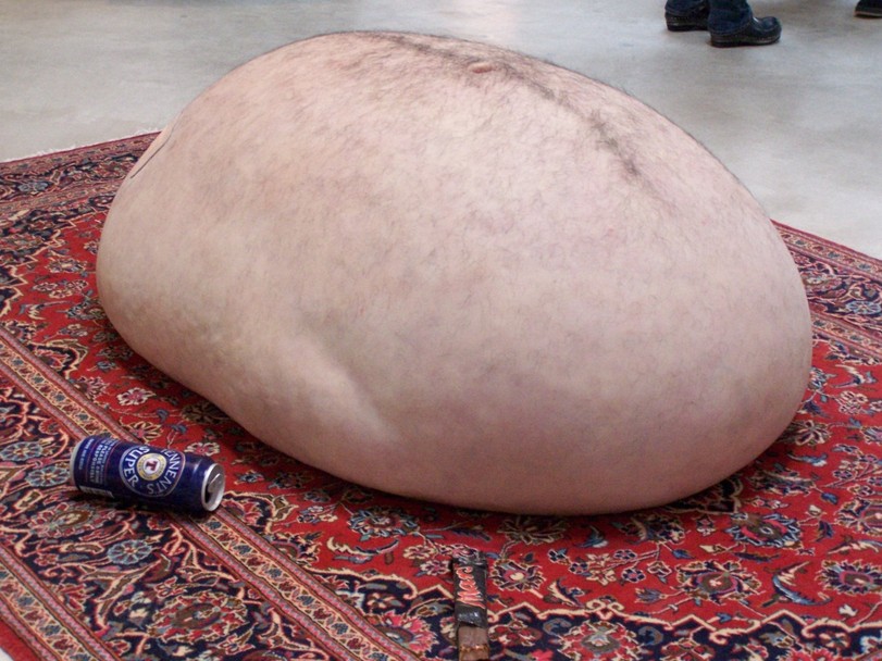 Mann mit Plauze Spass am Bierbauch%20(3) Hopfen und Humor: Die Welt des Biers Warum erinnert mich mein Bierbauch ständig daran, dass ich verheiratet bin? Bier, Humorvolle Alltagsgeschichten, Mann, Probleme | Die Kirche des heiligen Al Bundy 12. Juni 2023 2