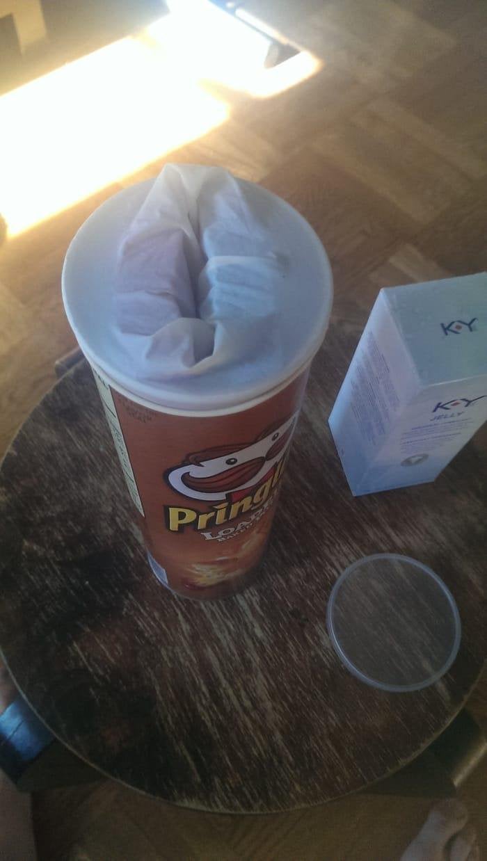 Lustige Vorspiel Tipps Fisting Lernen Pringles Dose%20(7) Ehechaos und Beziehungsspaß - Amüsante Liebeserlebnisse Fisting-Lernen mit einer Pringles-Dose! Once you pop, you can't stop Humorvolle Alltagsgeschichten, Liebesleben | Die Kirche des heiligen Al Bundy 29. Oktober 2024 8