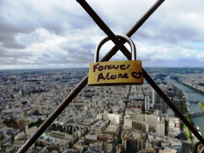 Happy Single: Weil Liebe überbewertet ist Einsamkeit, Komische Begebenheiten des Lebens, Liebesleben | Die Kirche des heiligen Al Bundy 3. Februar 2024 2