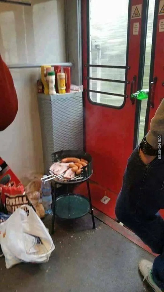 Die unerklärliche Verbindung zwischen Männern und Grillgeräten – Ein Phänomen der Evolution? Freizeit, Grillen, Komische Begebenheiten des Lebens, Mann | Die Kirche des heiligen Al Bundy 23. Mai 2023 2