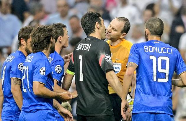 Die besten Fussball Momente der Vergangenheit%20(1) Lach dich schlapp: Lustige Bilder für den Spaßfaktor Torwart-Trottel und Spieler-Fails: Fußballhumor in Bildern und Gifs Lustige Bilder, Lustiges, Sport | Die Kirche des heiligen Al Bundy 15. Juni 2024 20