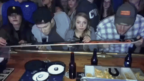 Suffige Szenen mit Augenzwinkern Alki Slapstick%20(1) Hopfen und Humor: Die Welt des Biers Sprachführer für Alkis: Verstehen und verstanden werden im Vollsuff Alkohol, Besoffene Geschichte, Humorvolle Alltagsgeschichten, Tipps | Die Kirche des heiligen Al Bundy 28. Januar 2024 10
