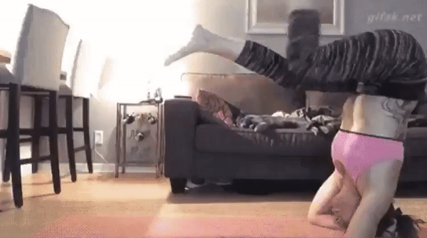Yoga Fails Scheitern auf der Matte%20(1) Muskelkraft und Schenkelklopfer: Fitness mit Humor Yoga Fails: Was kann man aus einem totalen Yoga-Fehlschlag lernen? Fail, Komische Begebenheiten des Lebens, Sport | Die Kirche des heiligen Al Bundy 16. November 2023 5